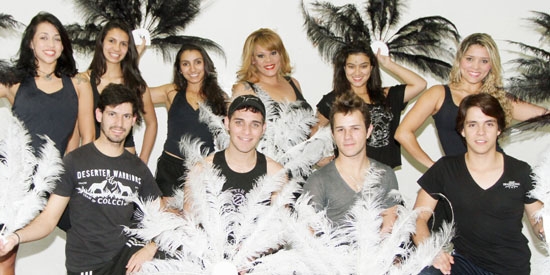 Ensaio! Os bailarinos Karoline, Ariane, Arielle, Sissa Vifel (como back vocal), Naiara, Elisiana, Diogo, Anderson, Felipe e Jimmy, da Companhia de Dança Willian Matias, vão se apresentar com musical na abertura da Feijoada do Pinheiro 2012
